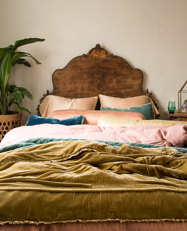 Bella Notte 2020 Spring Lifestyle, Austin in Rosegold + Carmen Personal Comforter in Honeycomb