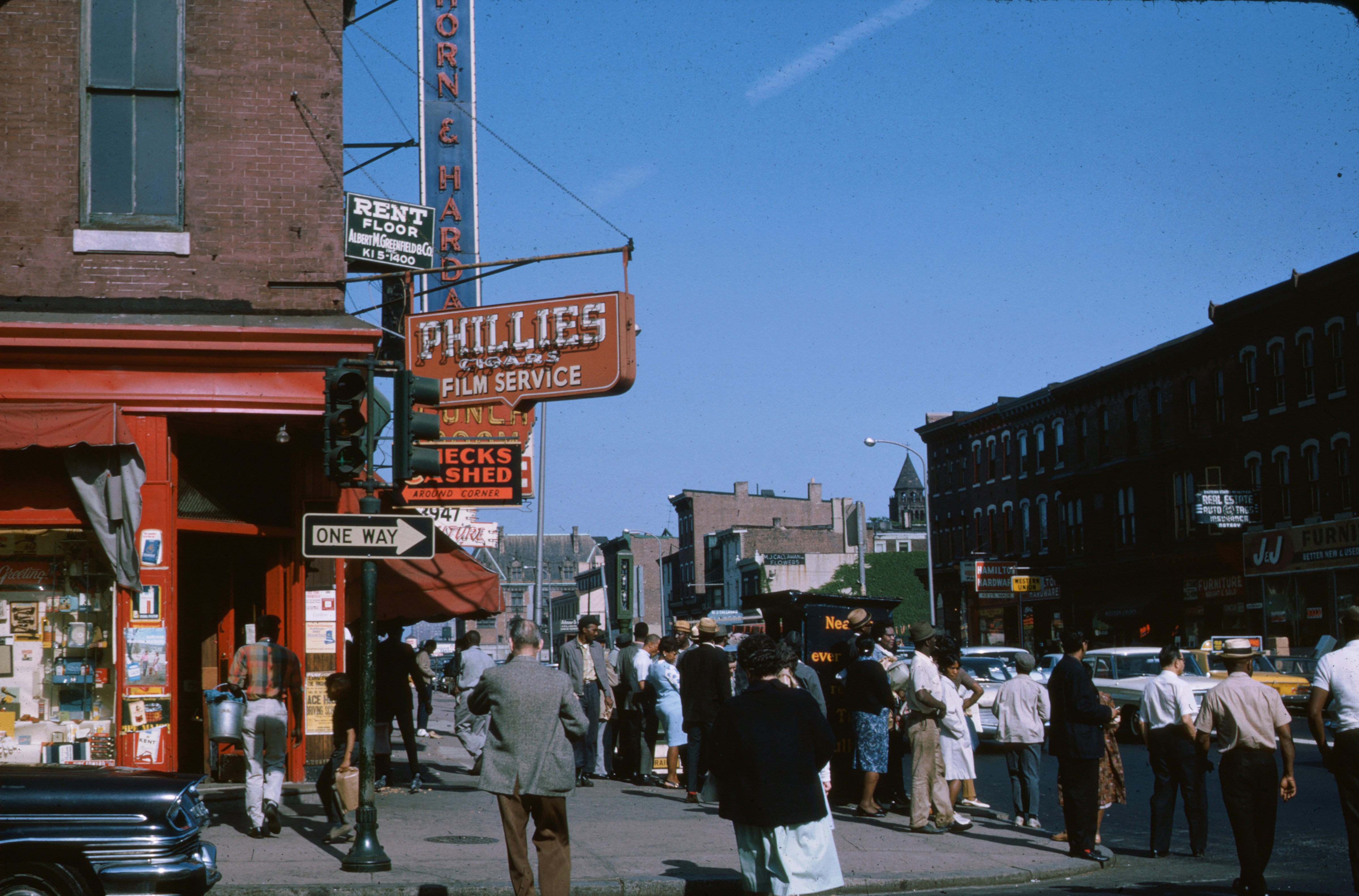 40th Street, Philadelphia,1964, Photo by Denise Scott Brown, > courtesy of Venturi, Scott Brown and Associates, Inc.