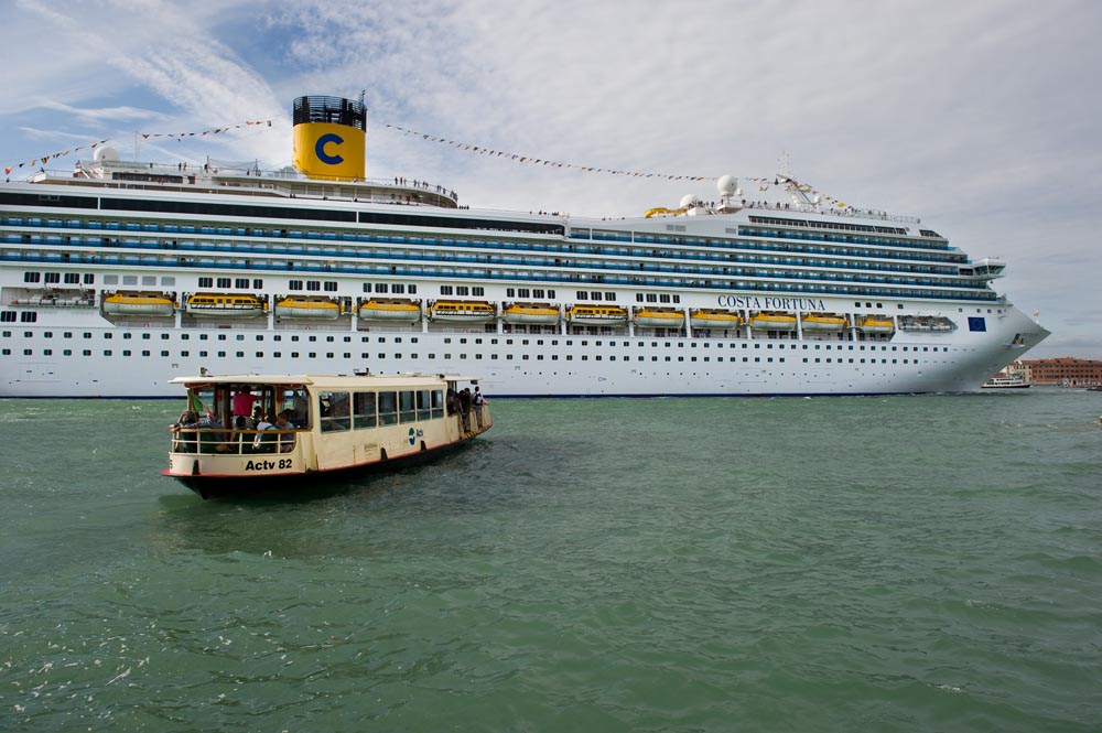 Italy : Maxi Cruises in Venice
