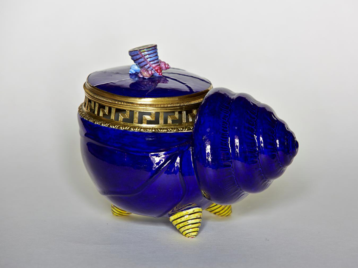 houghton-hall_sevres-porcelain_pair-of-pot-pourris-in-the-form-of-a-snail_03
