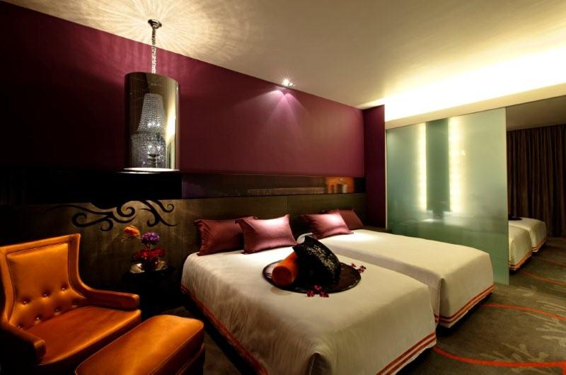 2-_hard_rock_hotel_singapore_room_interior