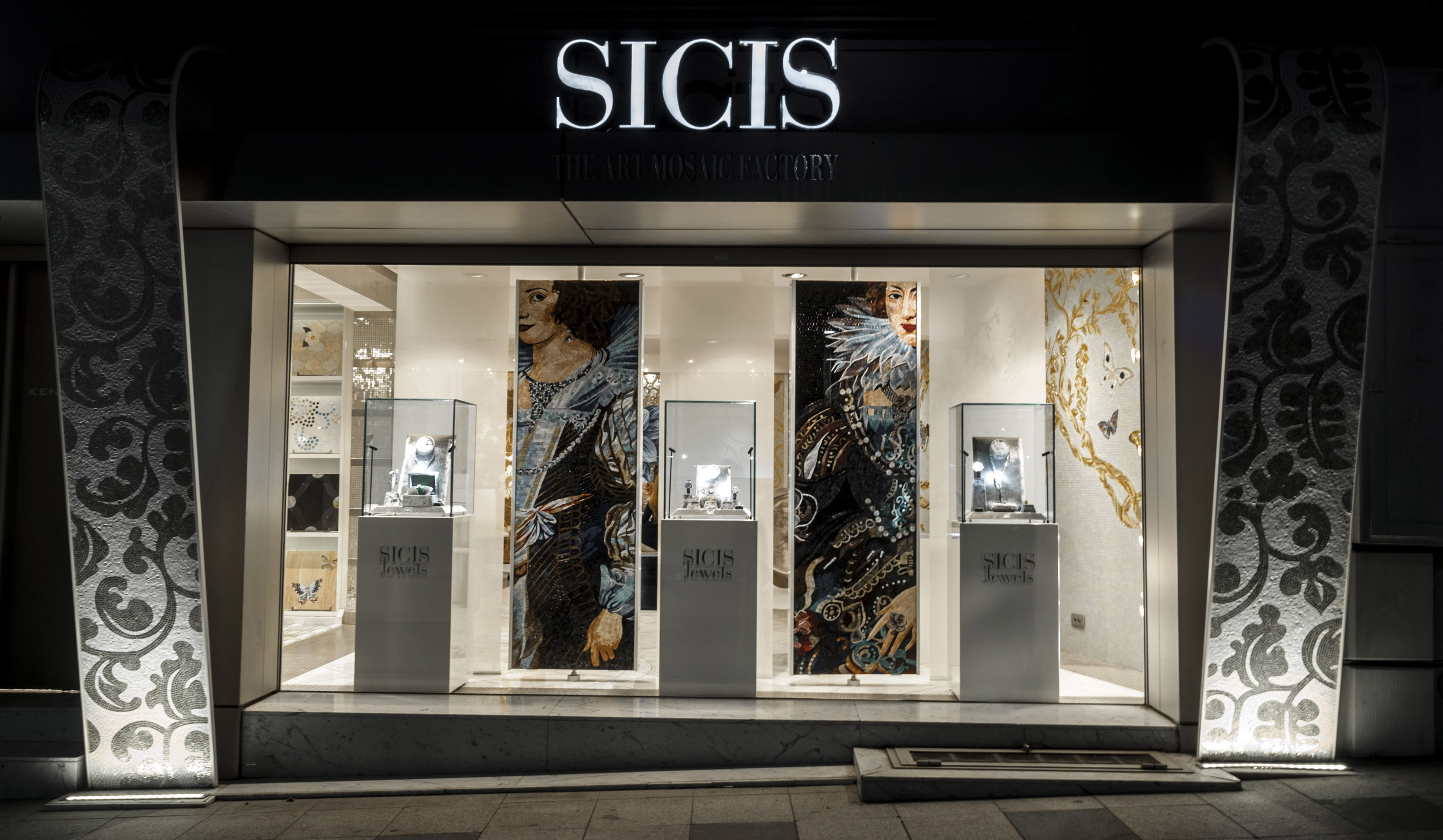 5-front-view-window-showroom-istanbul-sicis-jewelsoctober-2013